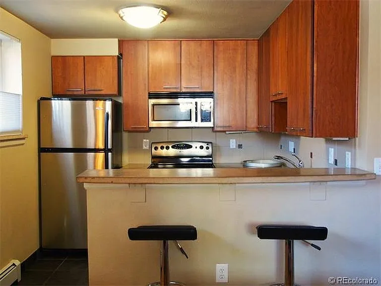 Kitchen with/bar area!