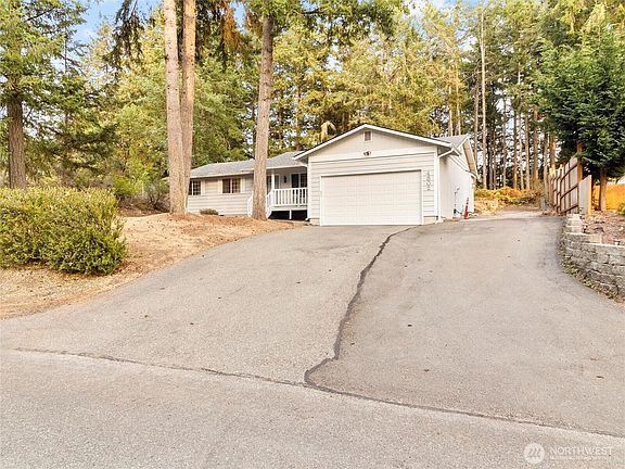 2nd image of 4802 Delores Drive NE