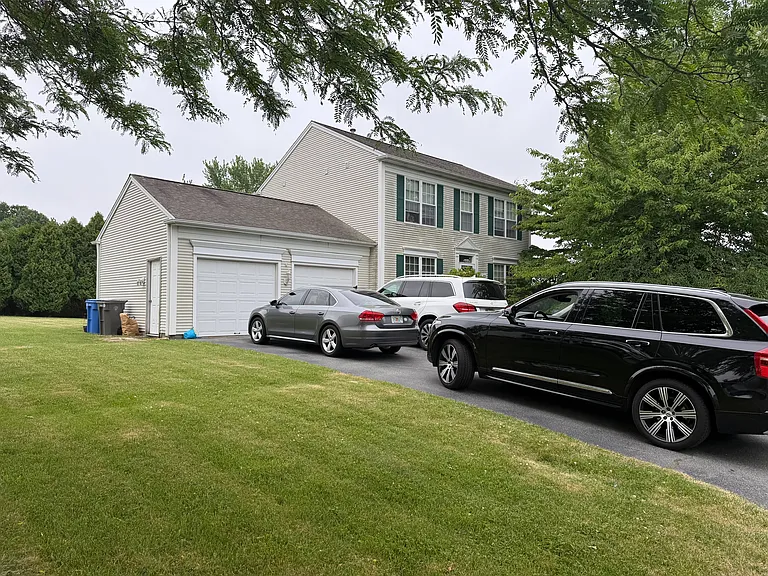 125 Goldenrod Dr — Photo 2