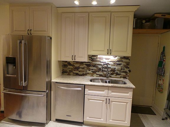 4th image of 6933 N Kedzie Ave APT 816