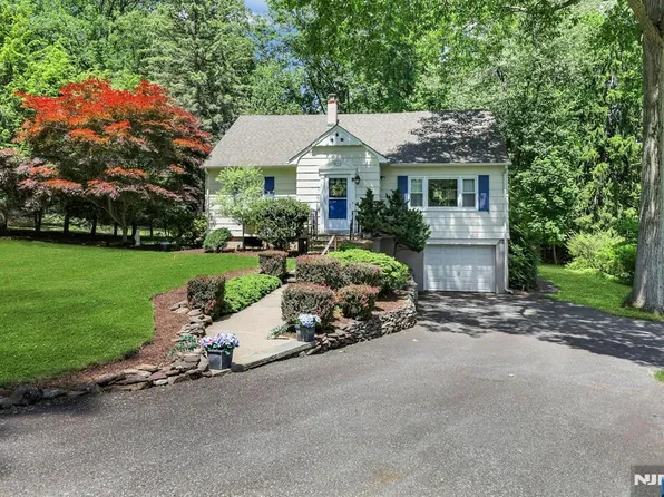 522 Helena Ave, Wyckoff, NJ 07481