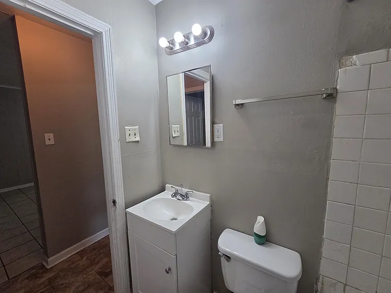 3021 Ashwood St — Photo 20