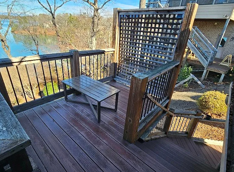 Deck w lake & Mtn views!