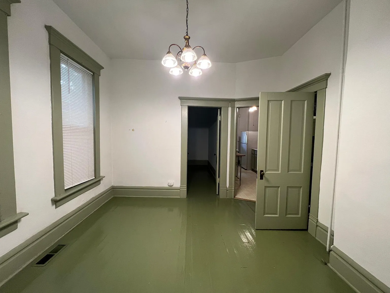 1 bed, 700 sqft, $1,200 — Photo 3