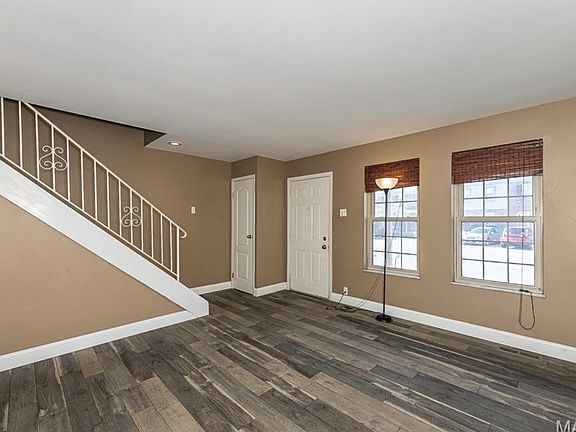 3rd image of 1212 Clarkson Ct