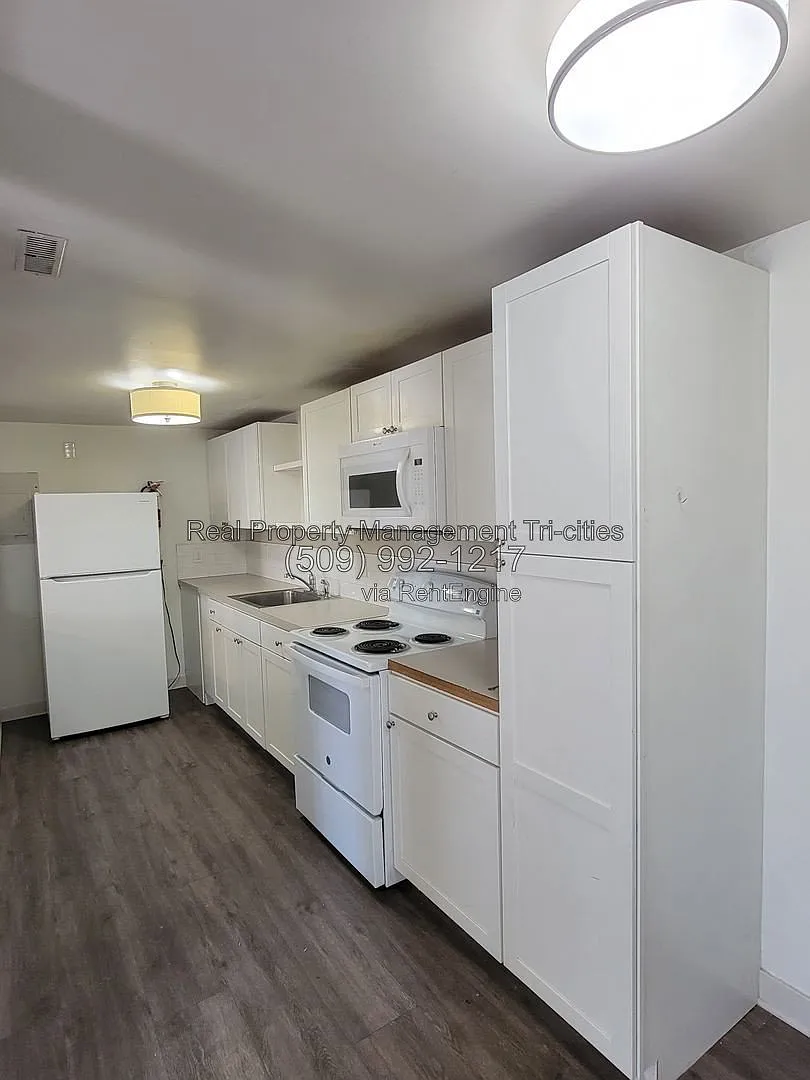 2 bed, 1.0 bath, 630 sqft, $995 — Photo 2