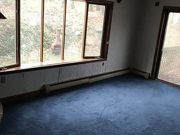 4th image of 580 Essex St