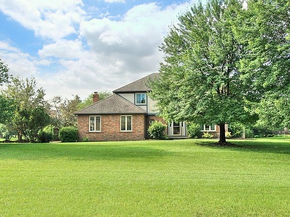 4th image of 8779 Chateau Dr