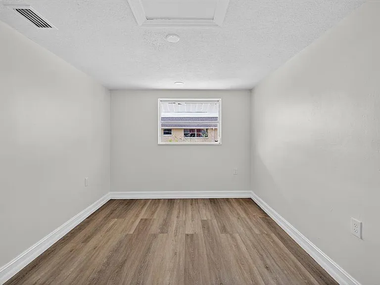5409 Oceanic Rd — Photo 11