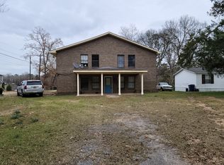 28 Walnut Ln #A, Deatsville, AL 36022