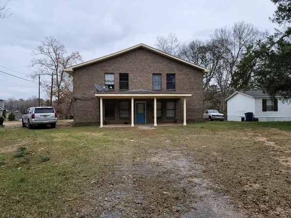 28 Walnut Ln #A, Deatsville, AL 36022