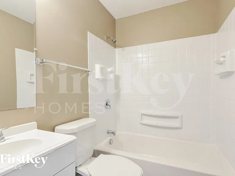 2740 Sherwood Dr — Photo 13