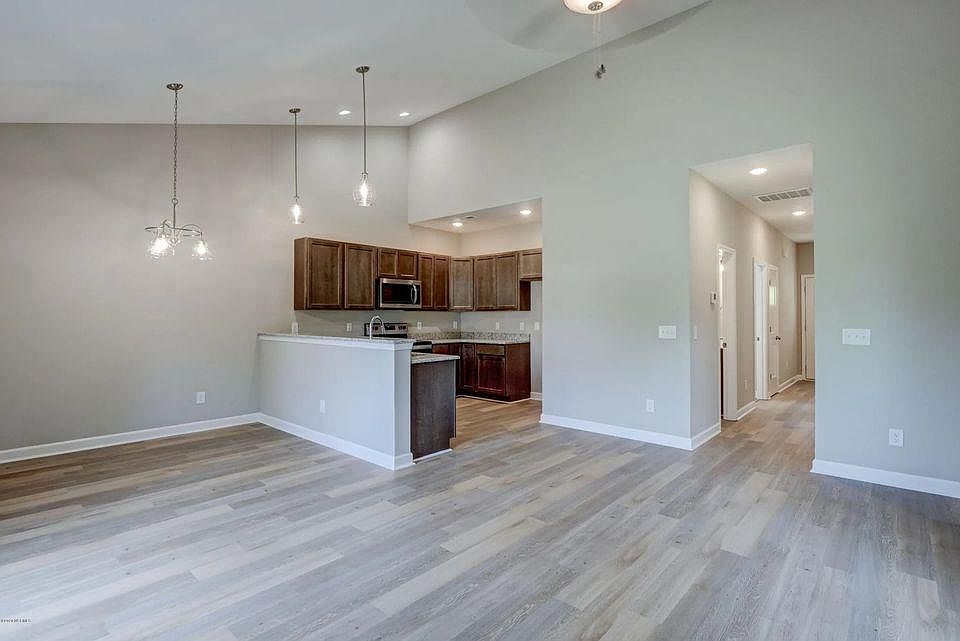 1st image of 154 Lincoln Place Cir