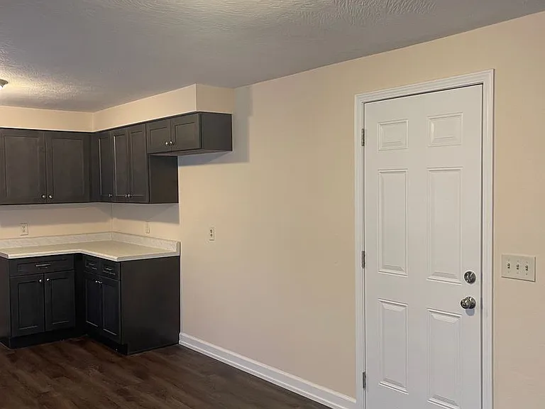 220 W Broadmoor St — Photo 3