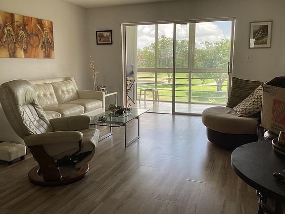 4th image of 9481 Sunrise Lakes Boulevard #303