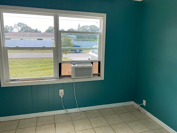 2nd image of 252 W Palm Grove Ave