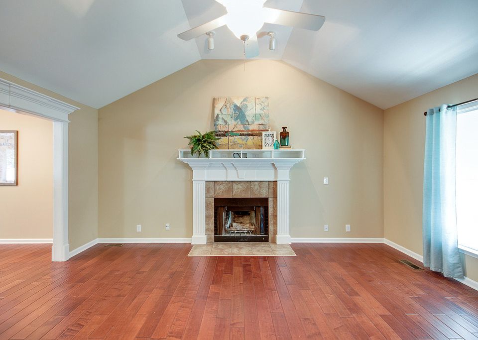 1st image of 1120 Victoria Dr