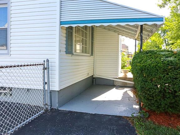 3rd image of 350 Taunton Pl