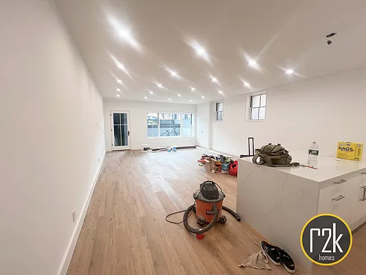 Rented by Realty 2000 Corp | media 13