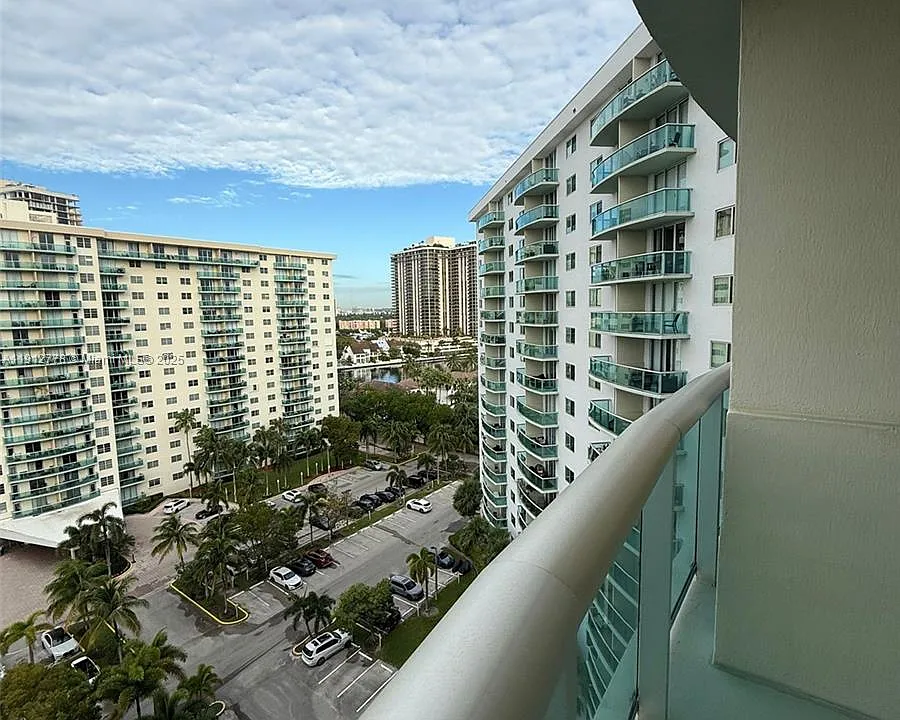 19380 Collins Ave #1209