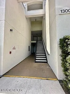 2 bed, 2.0 bath, 940 sqft, $1,299 — Photo 2