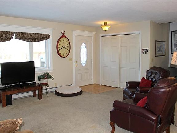 5th image of 585 Slater Dr