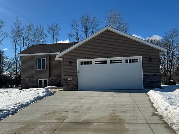 2nd image of 1310 Greenleaf Rd SE