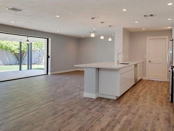 4th image of 3308 N 63rd Pl