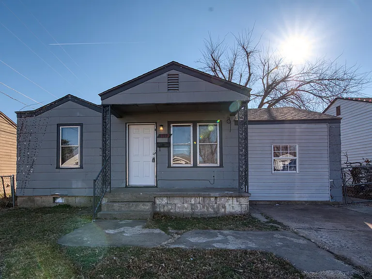 3112 Cashion Pl — Photo 1