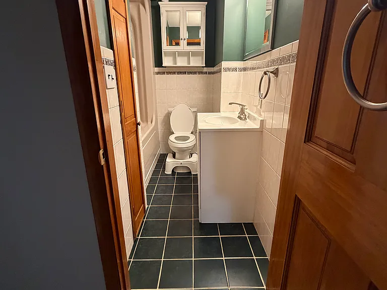 534 Ridgeway St #B — Photo 2