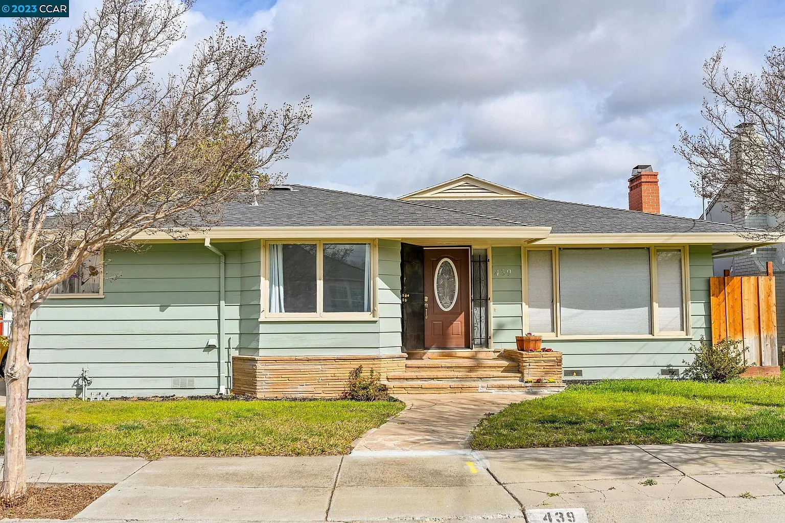 439 Hawthorne St photo 1