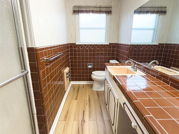 5th image of 2117 Oakwood Ln