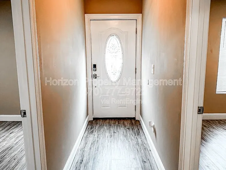 233 Goshen Ln — Photo 2