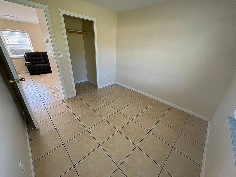Mango Ave — Photo 6