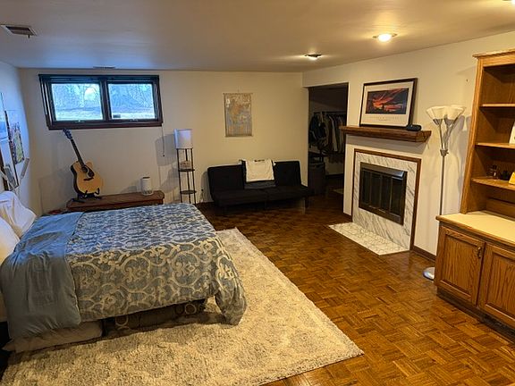 5th image of 19W276 Palace Green Ln