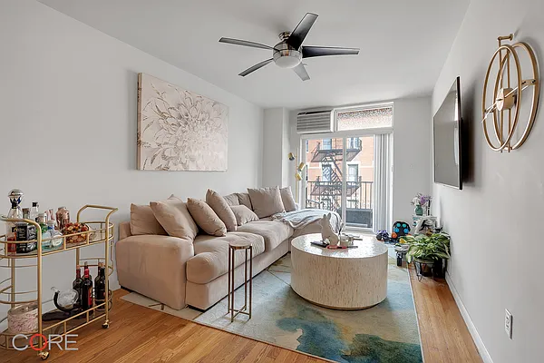 Rented by CORE | media 7