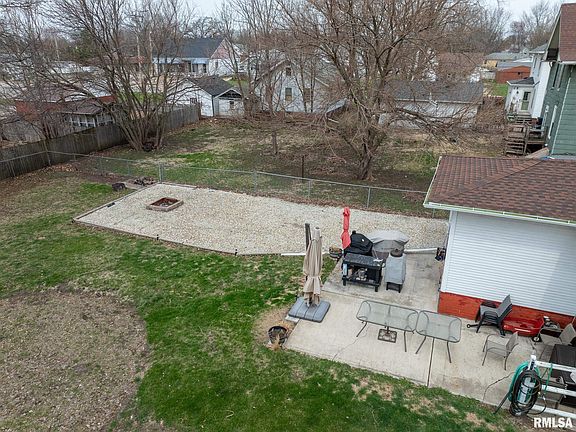 3rd image of 264 Walnut Ave