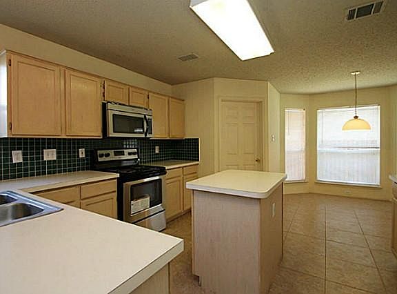 3rd image of 705 Tealwood Dr