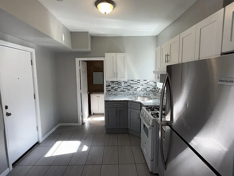 310 14th Ave #C — Photo 3
