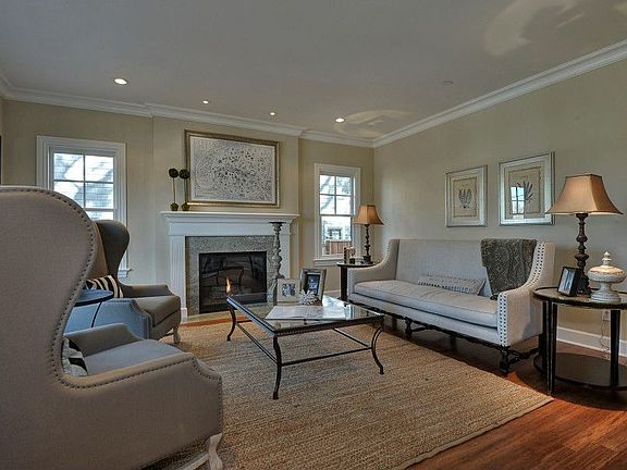 4th image of 1855 Barton St