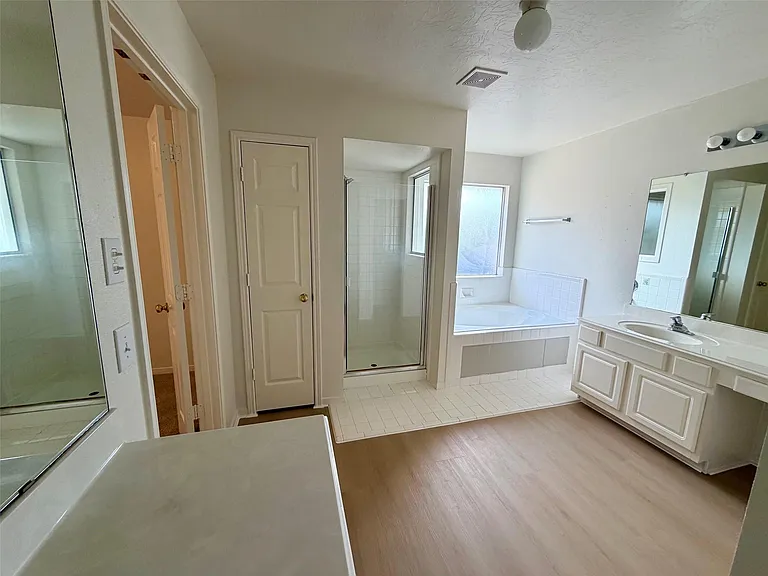 2317 Orleans Ln — Photo 24