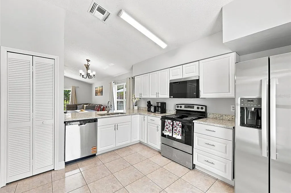 3 bed, 2.0 bath, 1380 sqft, $2,500 — Photo 3
