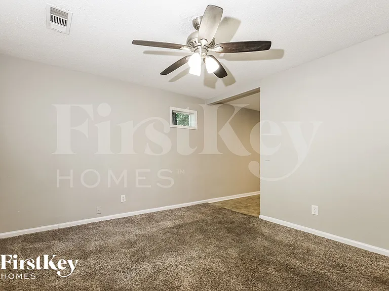 8280 Attleboro Dr — Photo 4