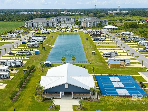 4th image of 809 Vacation Cir