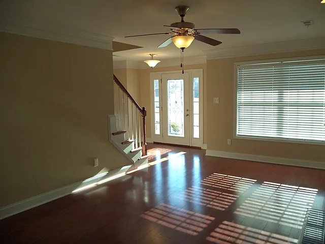 3 bed, 2.5 bath, 2050 sqft, $2,495 — Photo 4