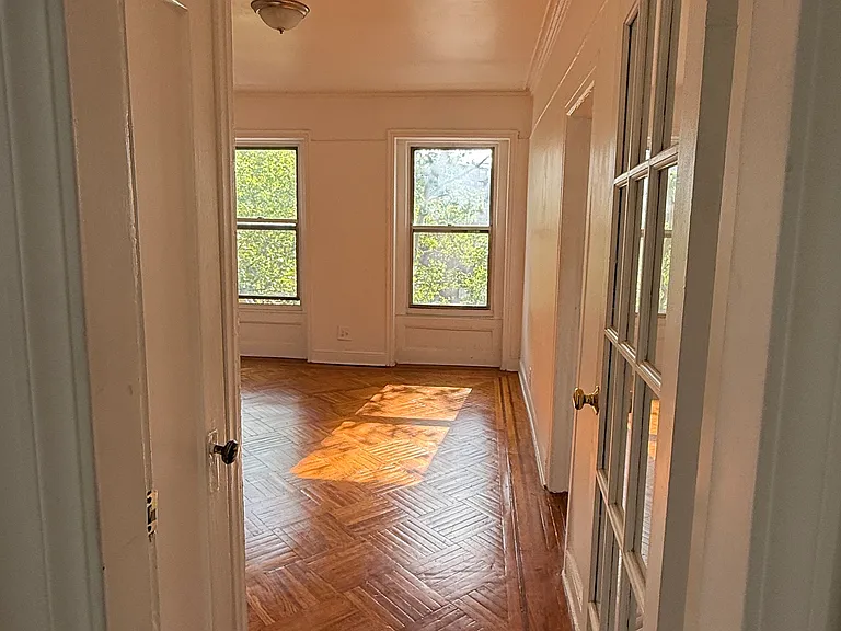 429 Clermont Ave #4 — Photo 2