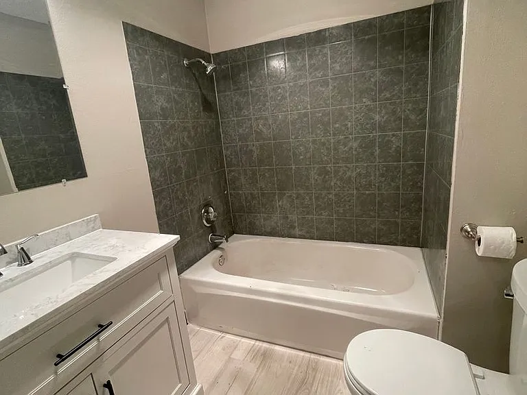 Heatherstone Apartments — Photo 7
