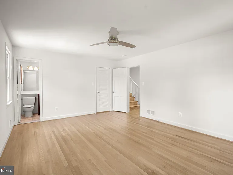 7109 Radnor Rd — Photo 20