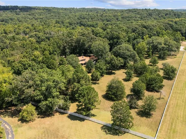 240 Deerfield Rd, Bogart, GA 30622