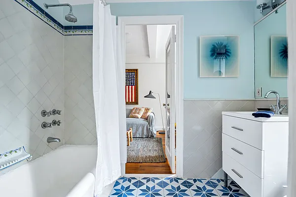 Sold by Compass | media 23